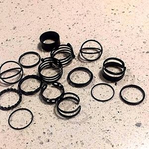 Black Ring Set
